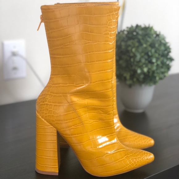 YELLOW CROC HEELS - Picture 2 of 8